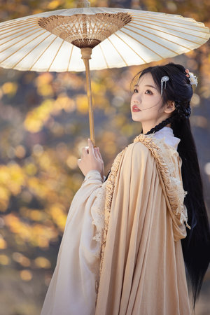 大胸美女诱惑上围展示